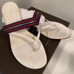 Gucci Zipper Detail thong sandals